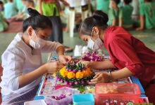 Miss Narudee Naraphiromsuk G.6A and Miss Naratporn Yongrattrakul G.4A, representative students participated in the contest to make Krathong from natural materials for the year 2022