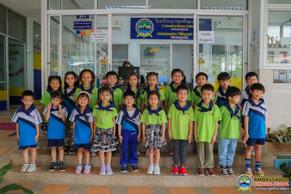 We officially welcomed our Kindergarten Leadership Team to their duties this week with a small ceremony during our morning assembly.