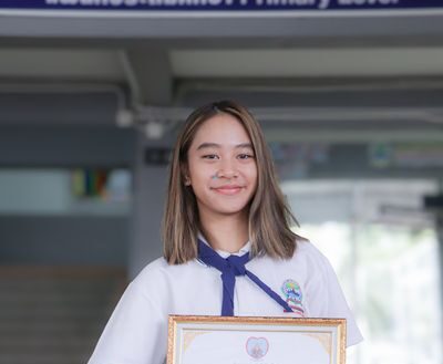 Congratulate to Miss Kirarat Chaipaneedeesuya (Prompt) G.7A who received a certificate of honor as a role model of Chiang Mai for the year 2024