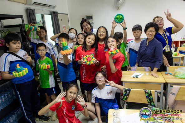 Ambassador Bilingual School (ABS) recently organized an educational activity to celebrate the traditional Loy Krathong festival.