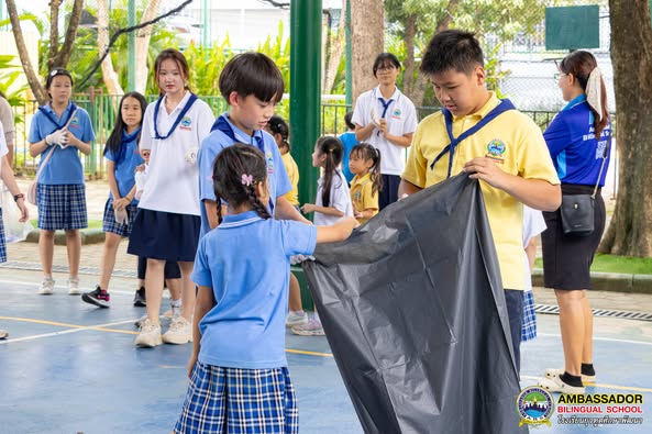 The Student Committee for the Academic Year 2025 carried out a community service activity by collecting litter within the school grounds and promoting cleanliness.