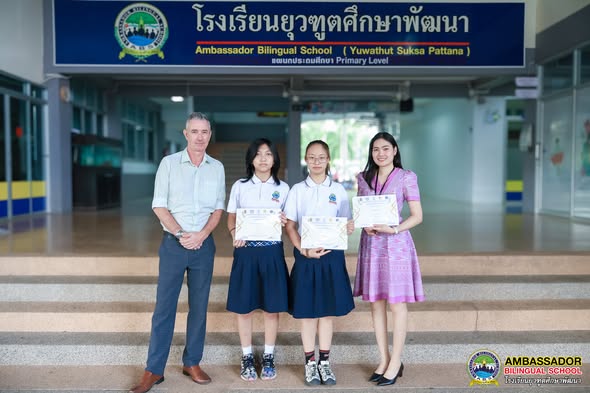 Congratulate Miss Xinyi Tang,Miss Moe Phyae Hmu Thar,for receiving certificates of recognition from The Science Society of Thailand under the Patronage of His Majesty the King and the Faculty of Science, Chiang Mai University.