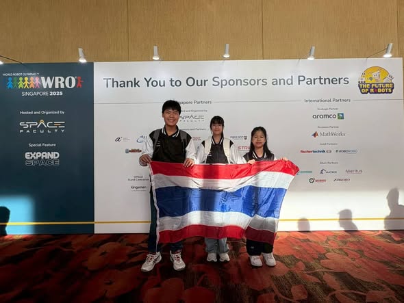 Congratulations to Mr.Vissavaphat Poungkhum (Leng), who participated in the WRO (World Robot Olympiad) 2025 in the Elementary Category (Under 12).