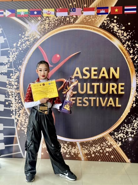 Congratulations to Miss Chernida Srikok (Idea) for her outstanding achievements.