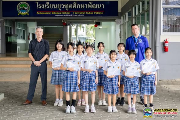 Congratulations to the students and teachers who received certificates of recognition from the school The School Library Department presented certificates to honor and encourage those who actively promote a culture of learning.