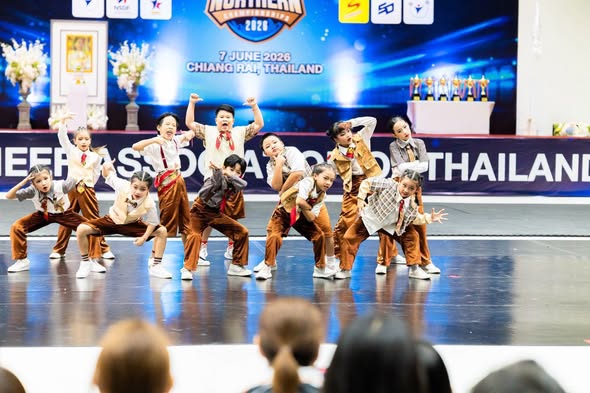 Congratulations to members of the Mini Team Hip Hop in THE CHEER NORTHERN – The 5th Northern Cheerleading Championship, Chiang Rai Province, competing for the Royal Trophy graciously bestowed by General His Serene Highness Prince Chalermsuek Yukol.